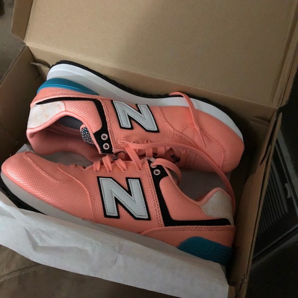 New Balance - Picture 2 of 4